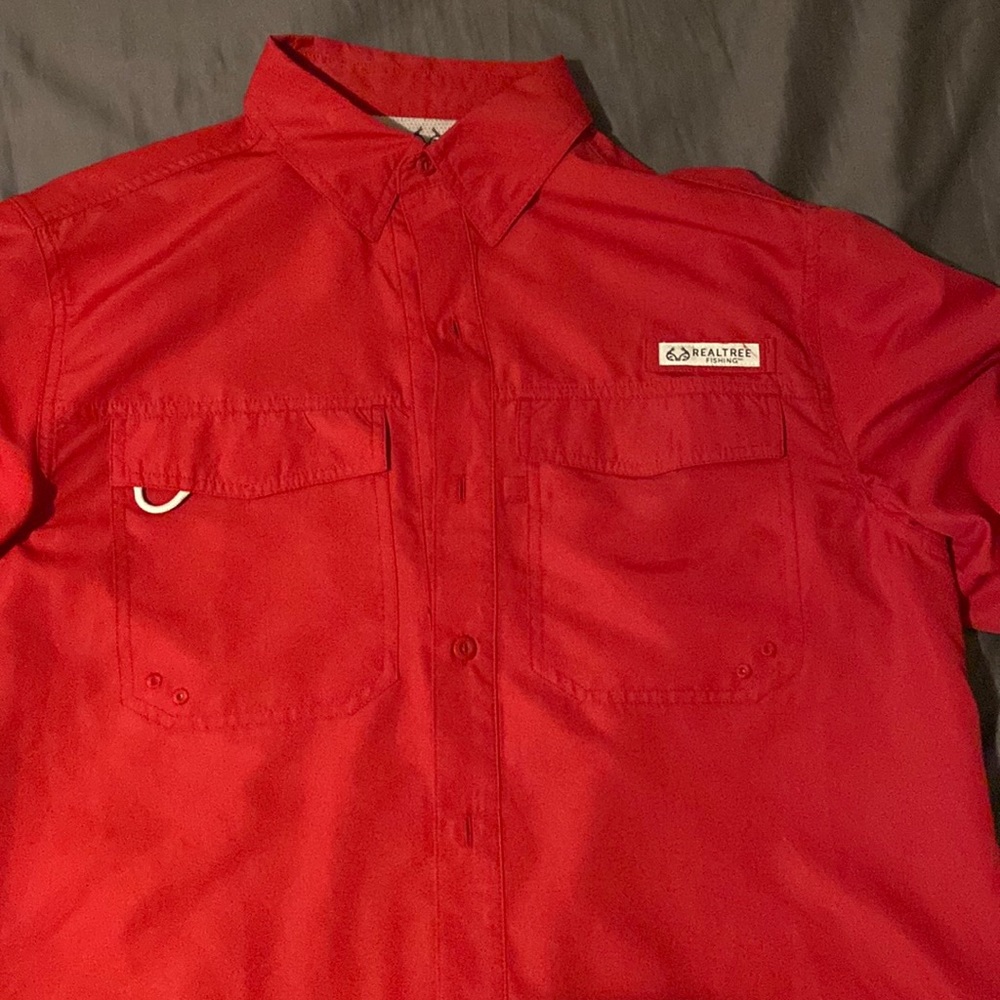 Realtree Fishing Red Medium Shirt